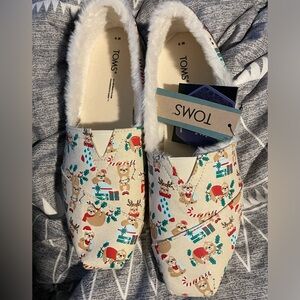 Tom’s Alpargarta light sand glow in the dark holiday sloths/faux fur.